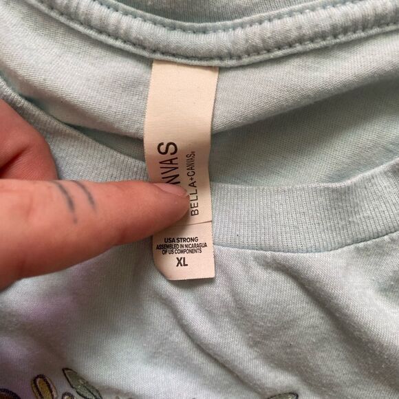 ☮️ Peace Graphic Tee Size XL - Picture 3 of 3